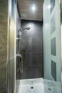 a bathroom with a shower with a glass door at Appartement Miete - dichtbij strand en winkels in Bredene