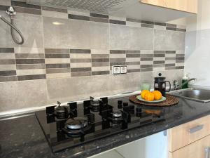 Kuchyňa alebo kuchynka v ubytovaní Amazing Badalona Apartment With Terrace