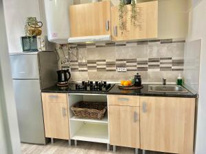 Kuchyňa alebo kuchynka v ubytovaní Amazing Badalona Apartment With Terrace