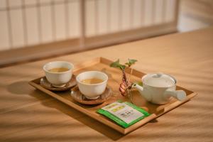 Set per la preparazione di tè e caffè presso 谷町君Hotel Crush On 京都四条烏丸