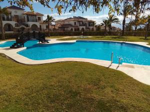 Piscina a THALLASA APARTMENT VERA PLAYA o a prop