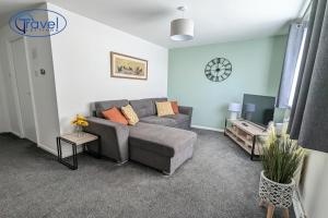 a living room with a couch and a table at Gayton Apt, 2 BR, Sleeps 4, FREE parking, Kitchen, Close Motorways in Doncaster