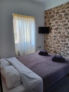 Postel nebo postele na pokoji v ubytování Poros Seaside Suite