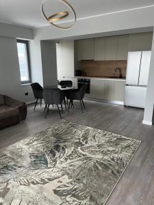 a living room with a table and a kitchen at Ap by Zora Navodari in Năvodari