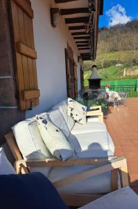 A seating area at Casa Rural Betraunea