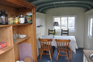 a dining room with a table and chairs at Bed & Breakfast ARKEN AE in Zuiderwoude