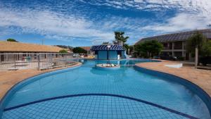 a swimming pool in a building with a blue at Hotel Pousada da Lapa in Bom Jesus da Lapa