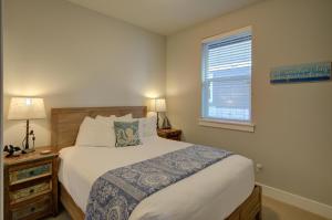 a bedroom with a large bed and a window at Willowbridge Cottage in Ocean Shores
