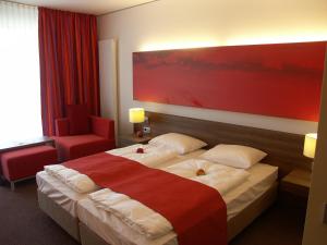 Letto o letti in una camera di Hotel Lebensquell Bad Zell