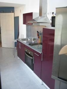 Kuchyňa alebo kuchynka v ubytovaní maisonette cosy Blois + 7 fotografií