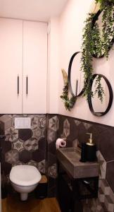 Koupelna v ubytování T3 Le Designer 4è-Terrasse-climatisation & Netflix + 9 fotografií