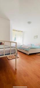 Un pat sau paturi într-o cameră la Apartment Zvečaj