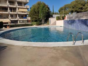 Bazén v ubytovaní la casita de salou alebo v jeho blízkosti
