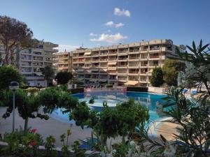 Bazén v ubytovaní la casita de salou alebo v jeho blízkosti