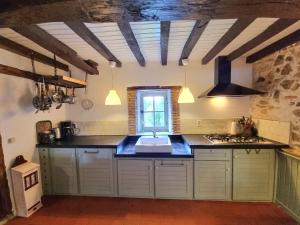 Kuchyň nebo kuchyňský kout v ubytování Spacious luxury farmhouse + 25 fotografií