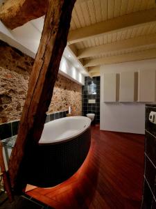 Fotografie z fotogalerie ubytování Spacious luxury farmhouse v destinaci Chalmoux