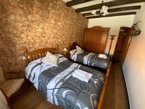 Säng eller sängar i ett rum på Casa rural Mis Angelitos Lezuza