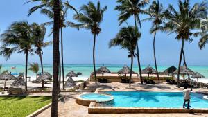 Het zwembad bij of vlak bij Zula Zanzibar