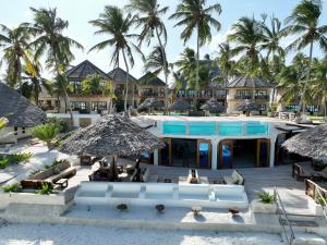 Het zwembad bij of vlak bij Zula Zanzibar