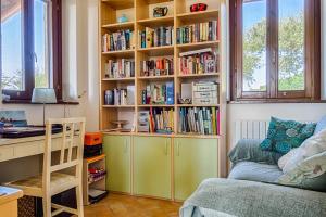 a room with a book shelf filled with books at Casa Vitale in Carassai