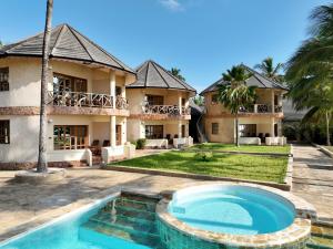 Het zwembad bij of vlak bij Zula Zanzibar
