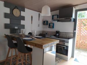 Kuchyňa alebo kuchynka v ubytovaní Maison de vacances, découvrir le sud de la Réunion