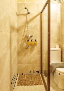 Bilik mandi di Laremi Gozo B&B