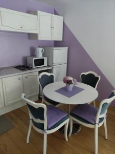 Kuchyň nebo kuchyňský kout v ubytování Apartman Lavender