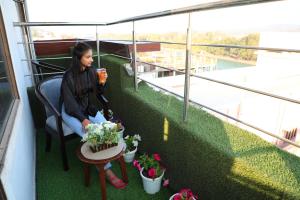 صورة لـ Perfectstayz Premium at Harkipauri Road - Ganga view rooftop cafe في حاريدوار