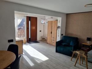 a living room with a blue couch and a table at Apartament Nova Kamienica - Studio in Łagów