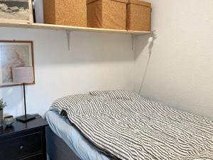 En eller flere senge i et værelse på Apartment HOVDEN II