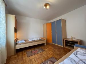 A bed or beds in a room at Apartman Bruna 1