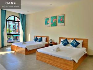 Tempat tidur dalam kamar di HANZ VeniceRiver Sunset Hotel Grand World