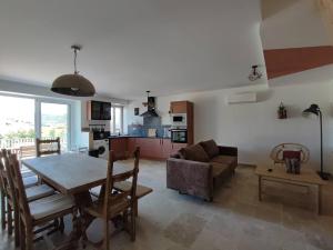Kuchyň nebo kuchyňský kout v ubytování Gîte Sud Ardèche