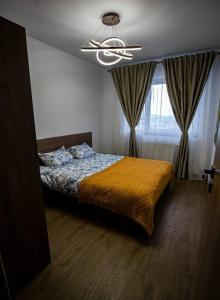 Ένα ή περισσότερα κρεβάτια σε δωμάτιο στο Sunrise Apartment