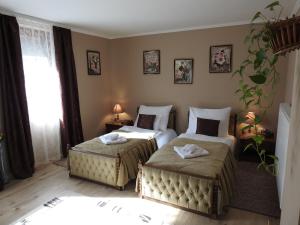 Postel nebo postele na pokoji v ubytování Mözsi Apartman Tolna