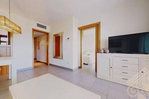 TV a/nebo společenská místnost v ubytování Precioso apartamento en Macenas