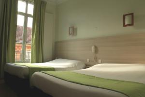 Cama o camas de una habitación en Hôtel De La Cathédrale