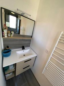 Fotografia z galérie ubytovania Fréjus apparement moderne avec jardin et jacuzzi v destinácii Fréjus
