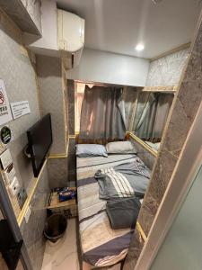 Ένα ή περισσότερα κρεβάτια σε δωμάτιο στο T A B Hotel