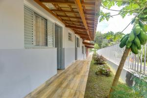 a porch of a house with a banana tree at Pousada Recanto da Paz in Lindóia