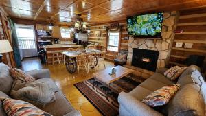 Posezení v ubytování Rustic Cabin
