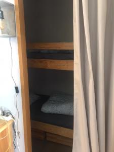 Posteľ alebo postele v izbe v ubytovaní Charmant appartement avec parking privé dans une petite résidence très calme