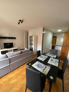 a living room with a couch and a table at APARTAMENTO SAN MARTÍN in León