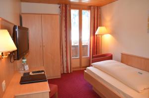 Postel nebo postele na pokoji v ubytování Bernerhof Swiss Quality Hotel