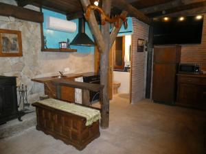 A kitchen or kitchenette at El Rincón de los Patos 1