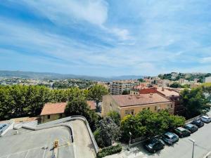 Foto dalla galleria di Grasse Centre-moderne-calme-vue mer-parking a Grasse