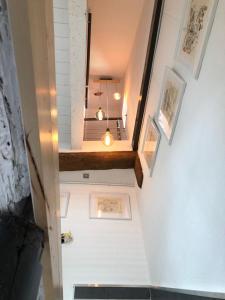 an overhead view of a room with paintings on the wall at Ruhig und Zentral in Friedberg