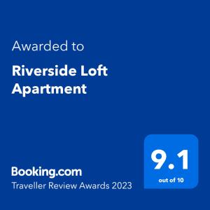 Riverside loft apartmentに飾ってある許可証、賞状、看板またはその他の書類