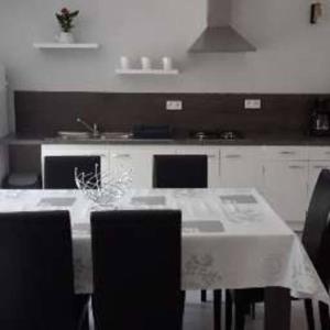 Billede fra billedgalleriet på La maison d'Emmanon i Saint-Saturnin-du-Bois + 14 billeder